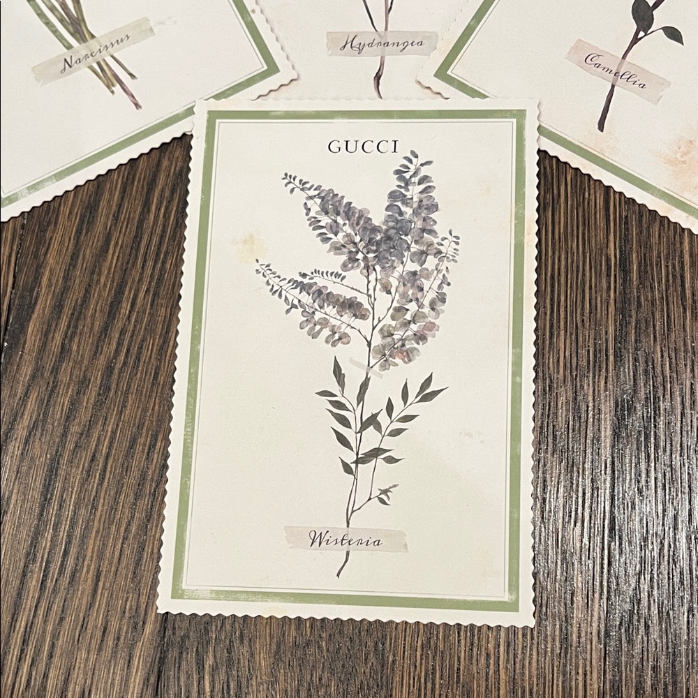 Gucci Floral Notecard Set with Pink and Green Accents - Picture 6 of 8